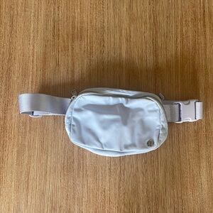 Lululemon everywhere belt bag
